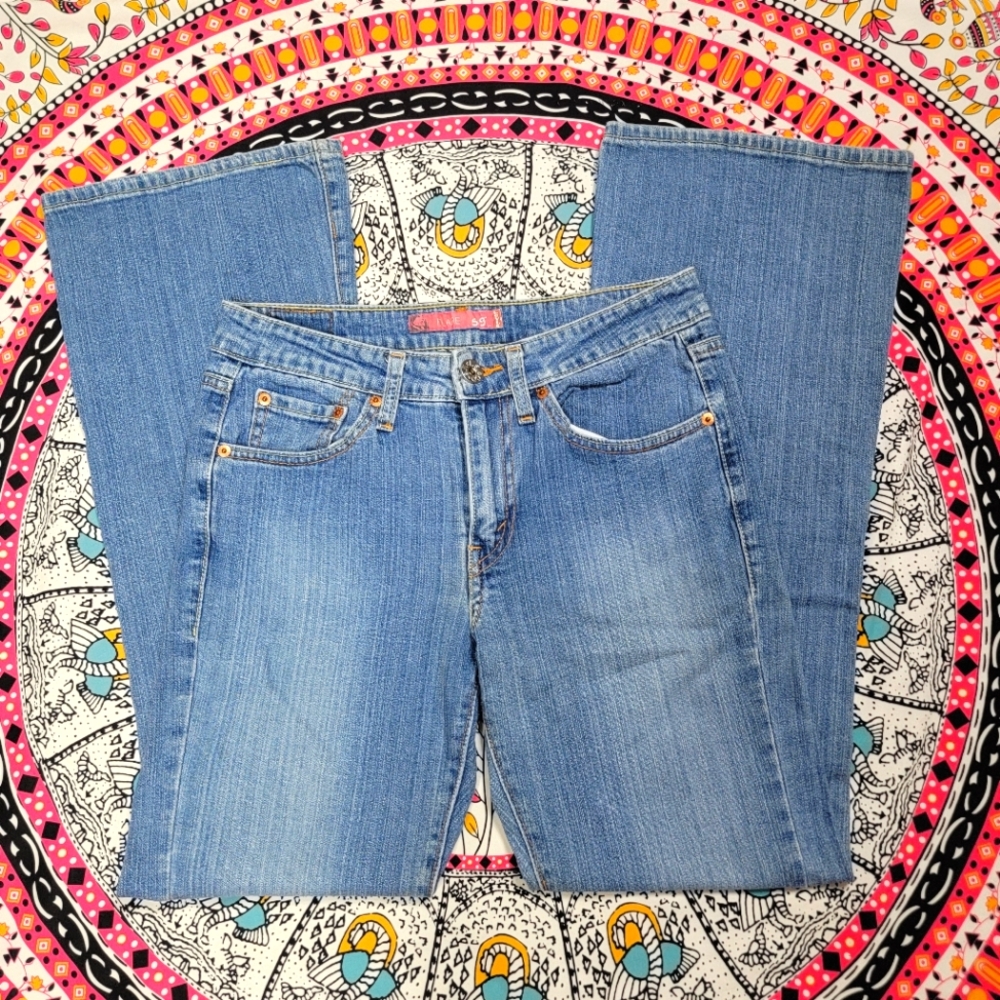 Vintage Levi's 519 Flare Jeans Size 9M